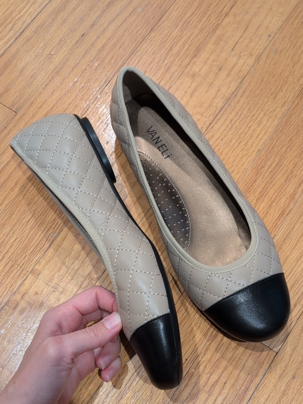 Vaneli Serene Flats In Black And Tan Color Size 10W